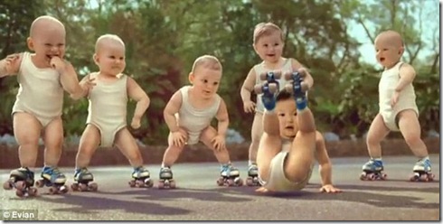 baby play roller-skating_1